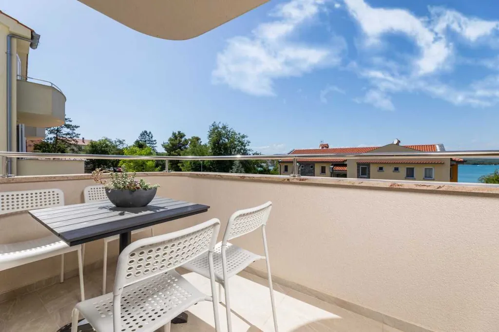 Apartment in Soline for Up to 4 Guests