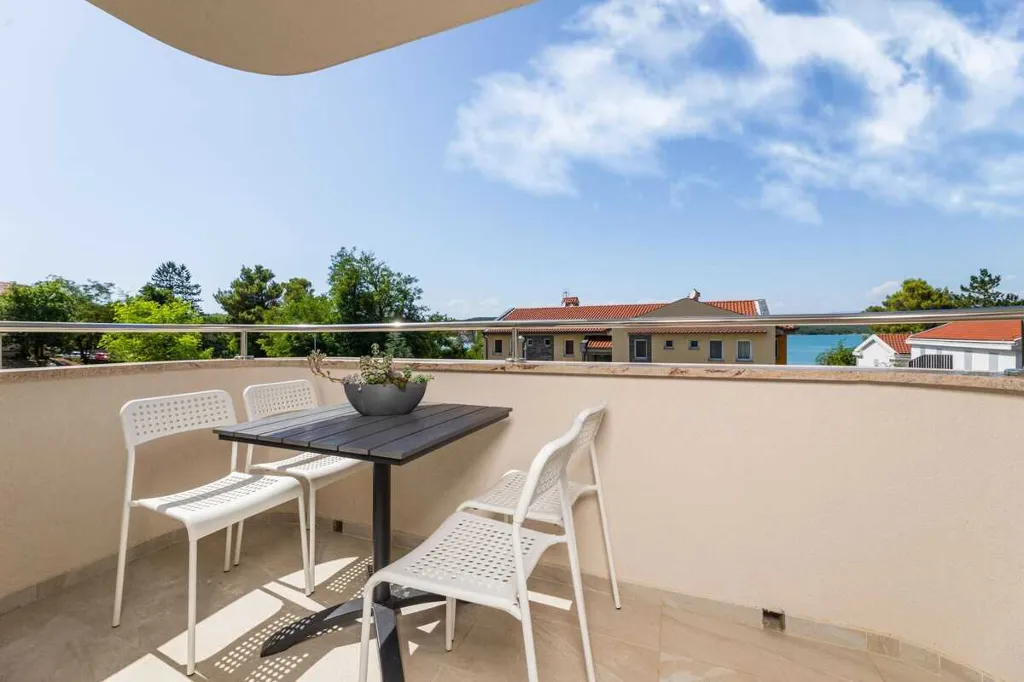 Apartment in Soline for Up to 4 Guests