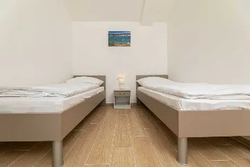 Soline 2-Bedroom Apartment for 4 with Sea View