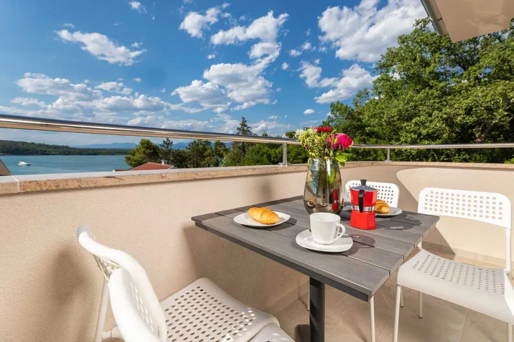 Soline 2-Bedroom Apartment for 4 with Sea View
