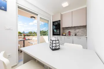 Soline 2-Bedroom Apartment for 4 with Sea View