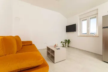 Soline 2-Bedroom Apartment for 4 with Sea View