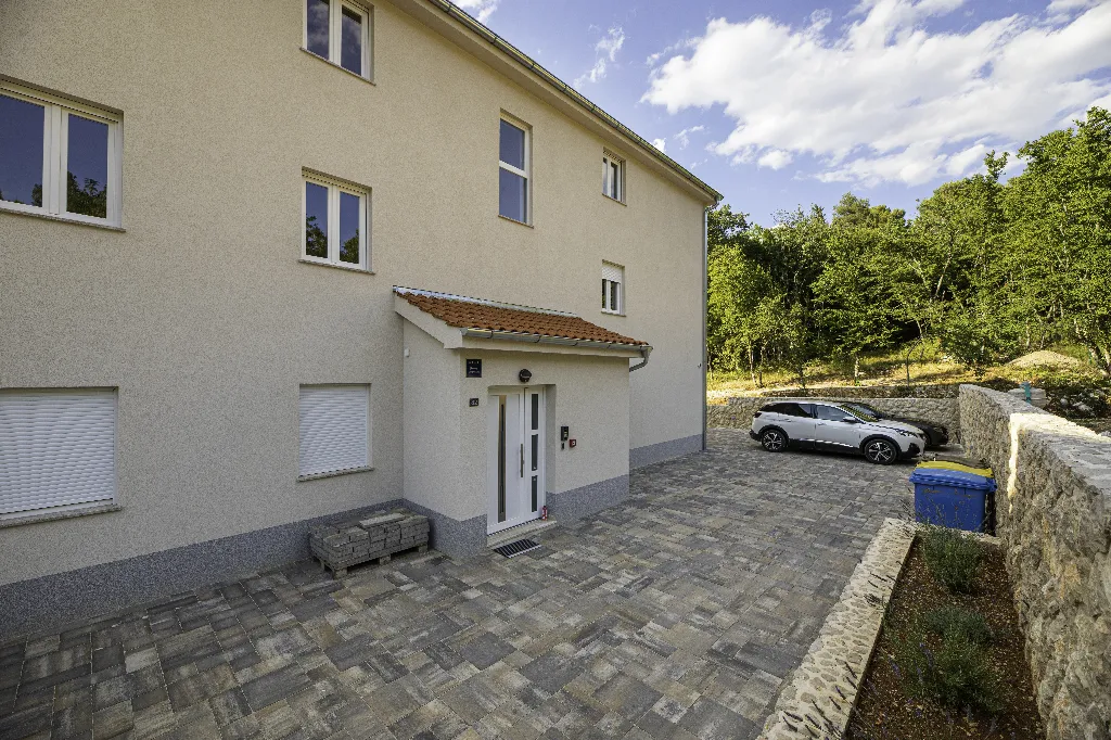 Soline 2-Bedroom Apartment for 4 with Sea View