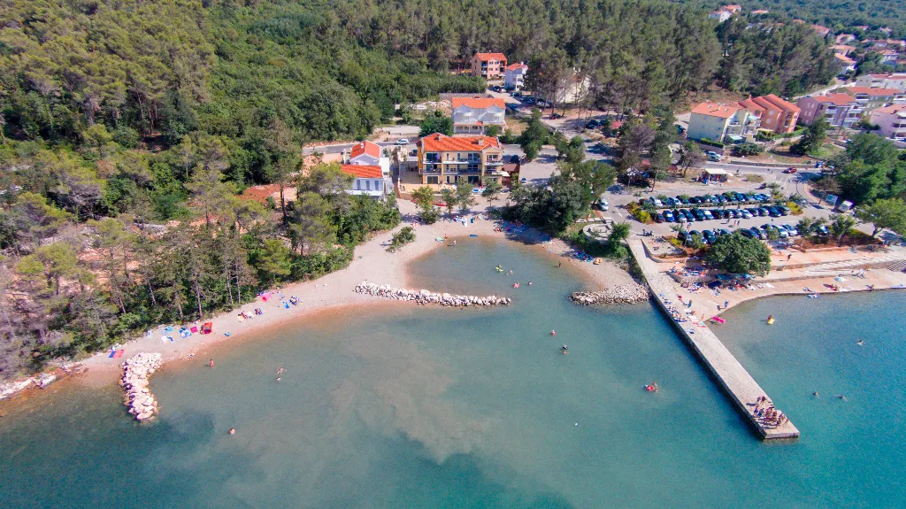 Soline 2-Bedroom Apartment for 4 with Sea View