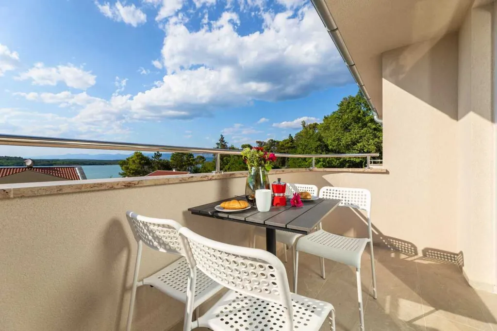 Apartment in Soline with Sea View