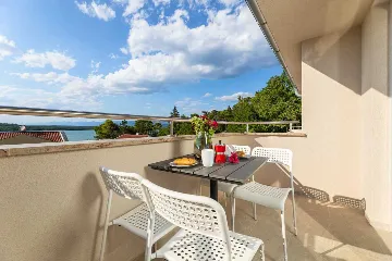 Apartment in Soline with Sea View