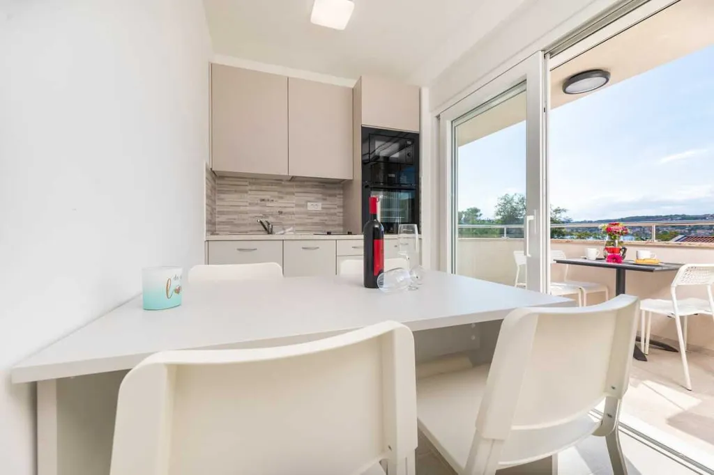 Apartment in Soline with Sea View