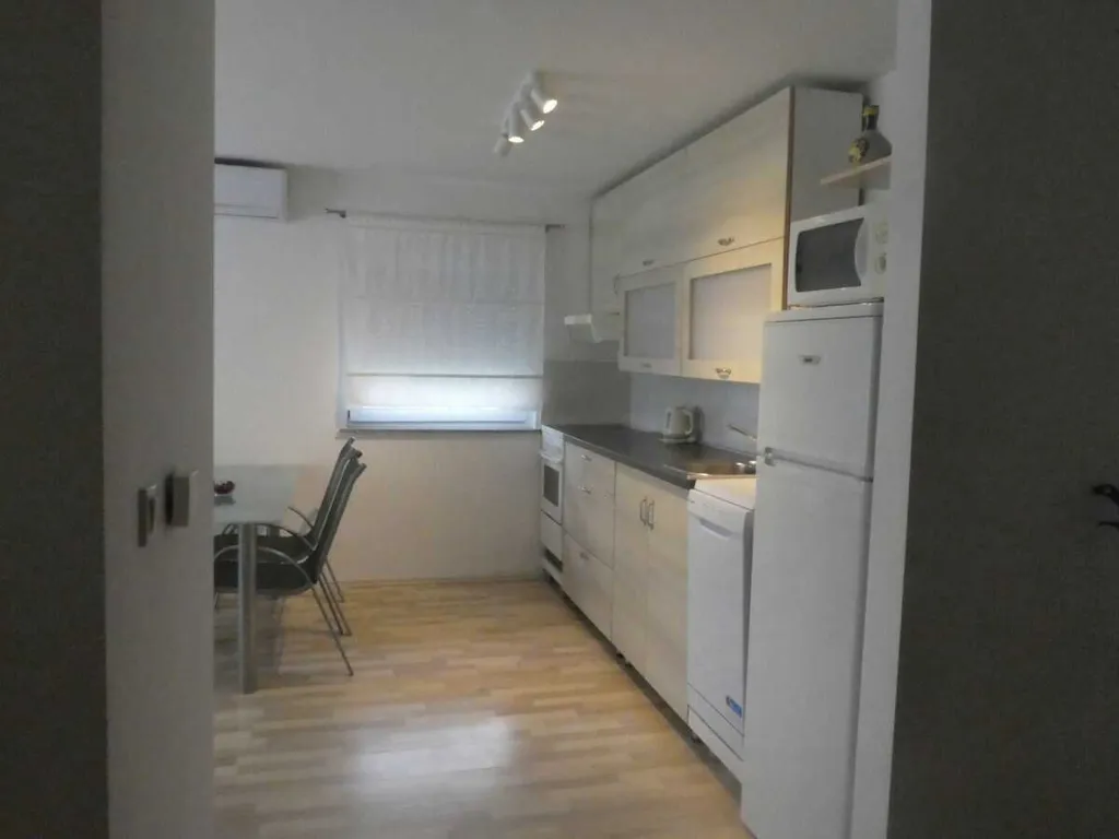 Two-Bedroom Apartment with Balcony in Šilo for 4