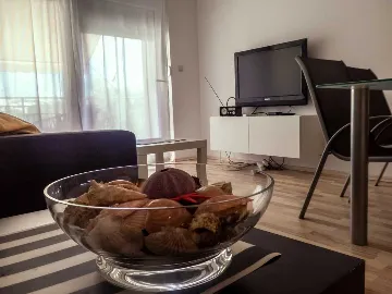 Two-Bedroom Apartment with Balcony in Šilo for 4