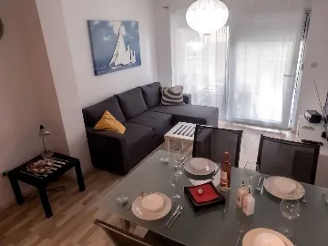 Two-Bedroom Apartment with Balcony in Šilo for 4