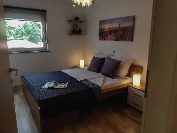 Two-Bedroom Apartment with Balcony in Šilo for 4