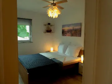 Two-Bedroom Apartment with Balcony in Šilo for 4