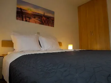 Two-Bedroom Apartment with Balcony in Šilo for 4