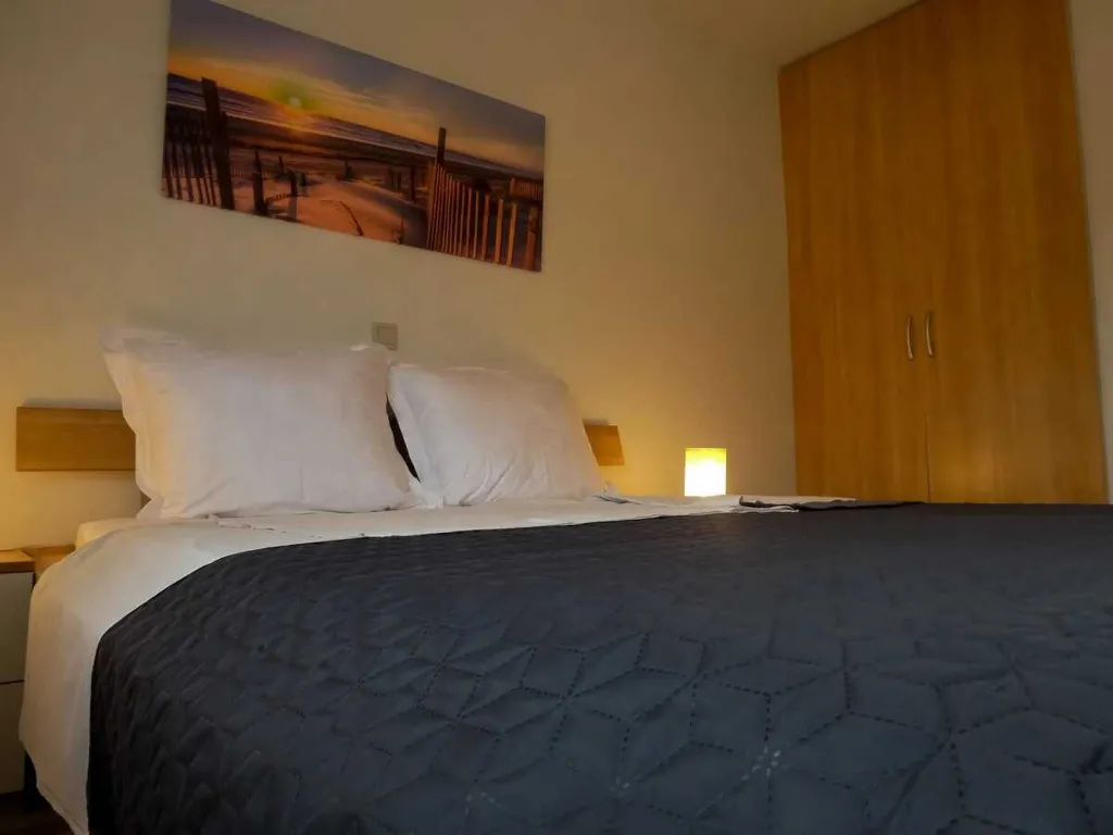 Two-Bedroom Apartment with Balcony in Šilo for 4