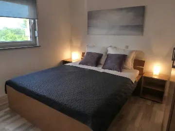 Two-Bedroom Apartment with Balcony in Šilo for 4