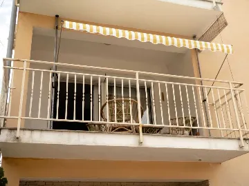 Two-Bedroom Apartment with Balcony in Šilo for 4