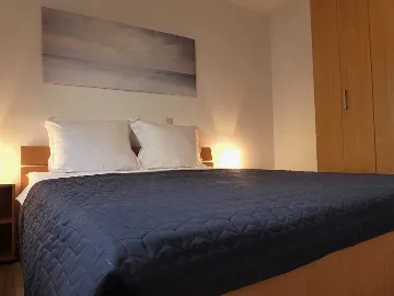 Two-Bedroom Apartment with Balcony in Šilo for 4