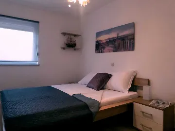 Two-Bedroom Apartment with Balcony in Šilo for 4