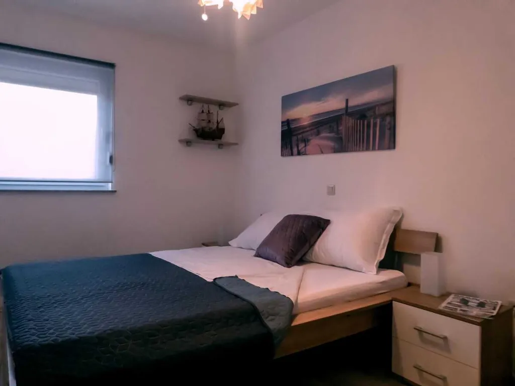 Two-Bedroom Apartment with Balcony in Šilo for 4
