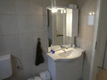 Two-Bedroom Apartment with Balcony in Šilo for 4