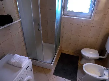 Two-Bedroom Apartment with Balcony in Šilo for 4