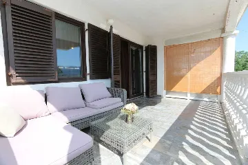 2-Bedroom Apartment in Šilo for Up to 5 Guests