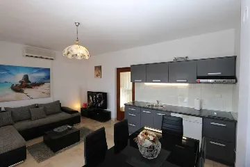 2-Bedroom Apartment in Šilo for Up to 5 Guests