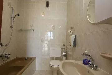 2-Bedroom Apartment in Šilo for Up to 5 Guests