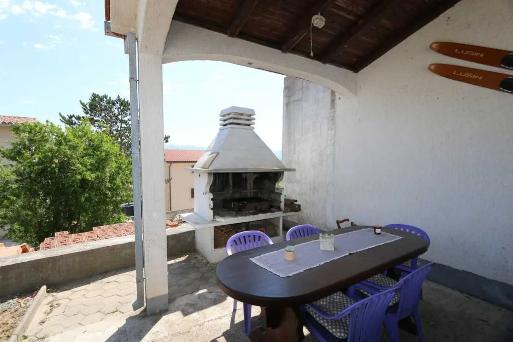 2-Bedroom Apartment in Šilo for Up to 5 Guests