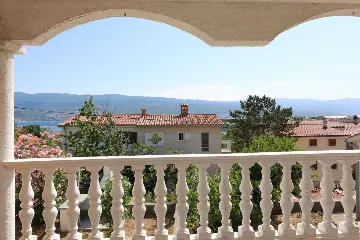 2-Bedroom Apartment in Šilo for Up to 5 Guests