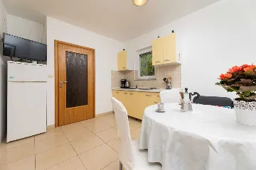 Apartment in Čižići for up to 4 Guests