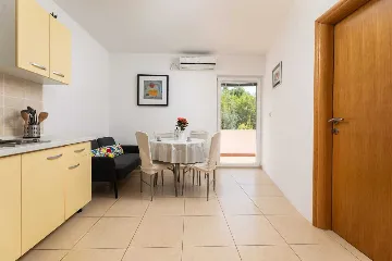 Apartment in Čižići for up to 4 Guests