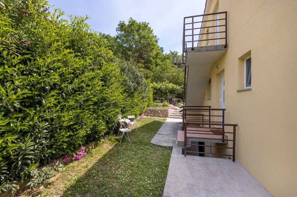 Apartment in Čižići for up to 4 Guests