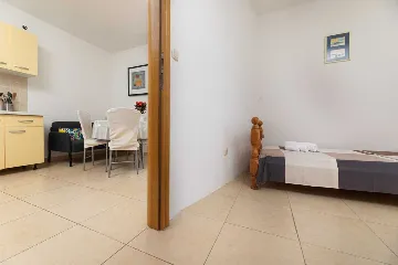 Apartment in Čižići for up to 4 Guests