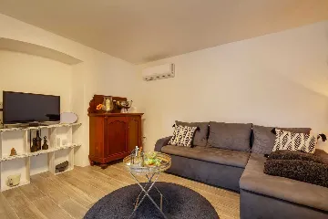 Apartment in Šilo, Croatia for up to 5 Guests