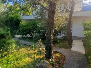 2-Bedroom Apartment in Šilo for Up to 4