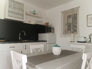 2-Bedroom Apartment in Šilo for Up to 4