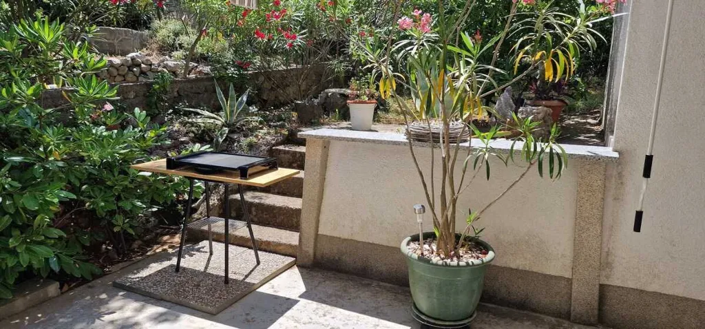 2-Bedroom Apartment in Šilo for Up to 4