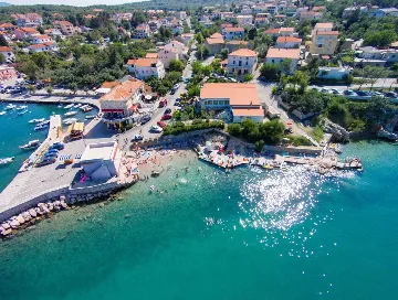 2-Bedroom Apartment in Šilo for up to 4 Guests