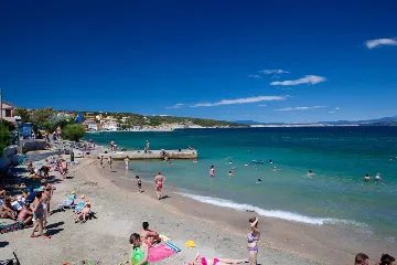 2-Bedroom Apartment in Šilo for up to 4 Guests