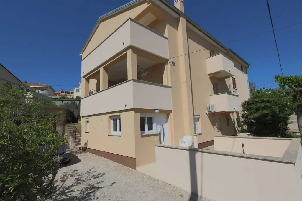 2-Bedroom Apartment for up to 6 in Šilo