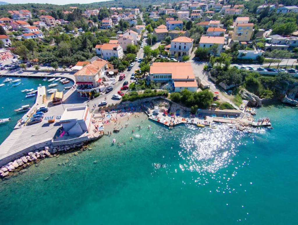 2-Bedroom Apartment for up to 6 in Šilo