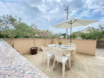 2-Bedroom Apartment for up to 6 in Šilo