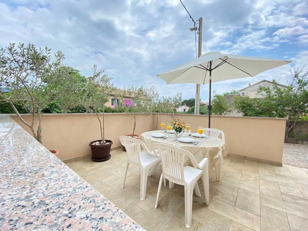 2-Bedroom Apartment for up to 6 in Šilo