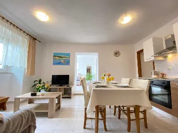 2-Bedroom Apartment for up to 6 in Šilo