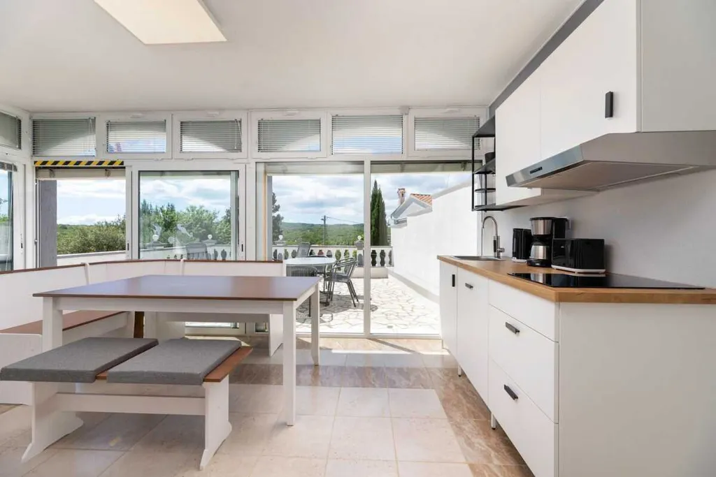 2-Bedroom Apartment in Žestilac for 4 Guests