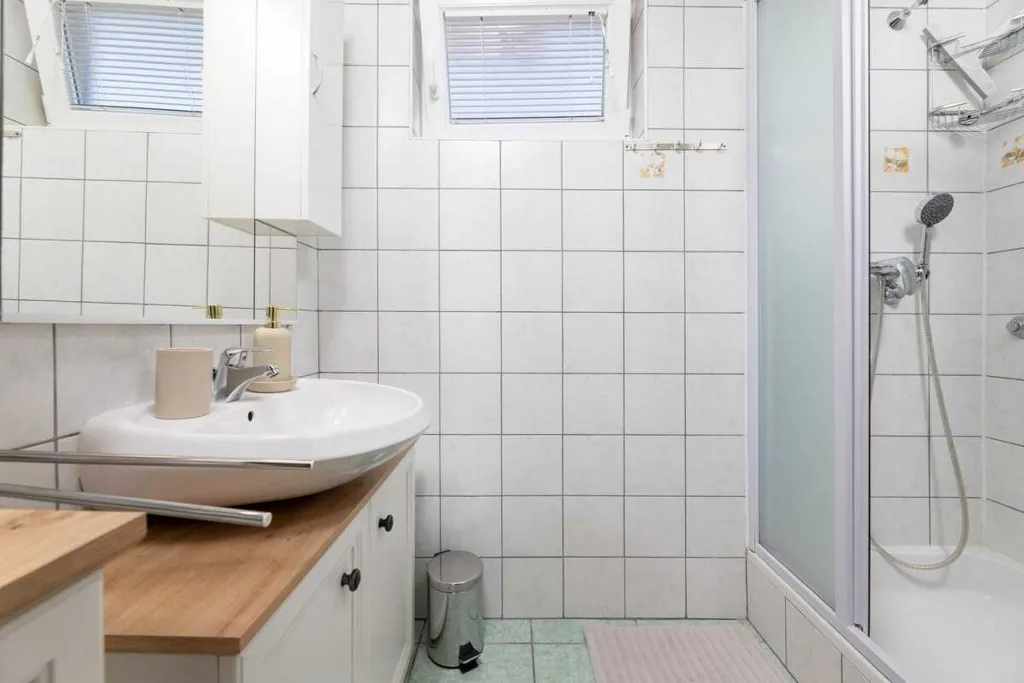 2-Bedroom Apartment in Žestilac for 4 Guests