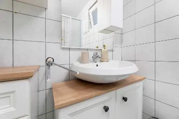 2-Bedroom Apartment in Žestilac for 4 Guests