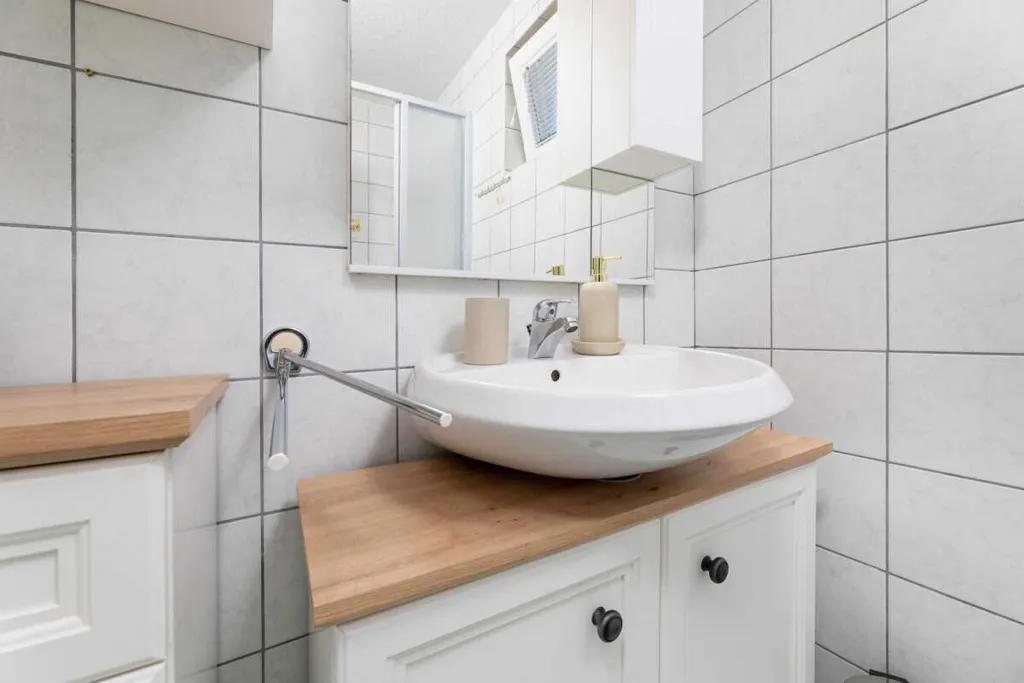 2-Bedroom Apartment in Žestilac for 4 Guests