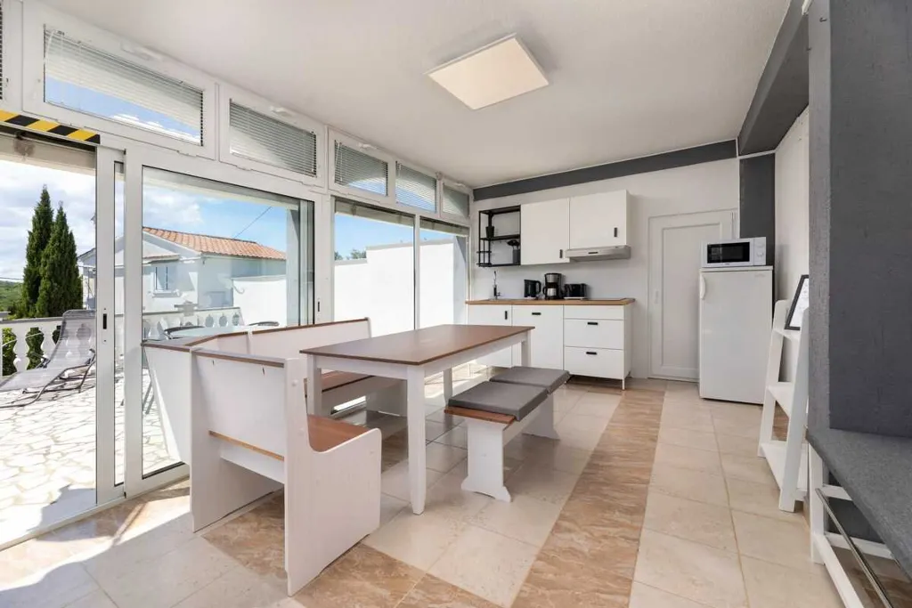 2-Bedroom Apartment in Žestilac for 4 Guests